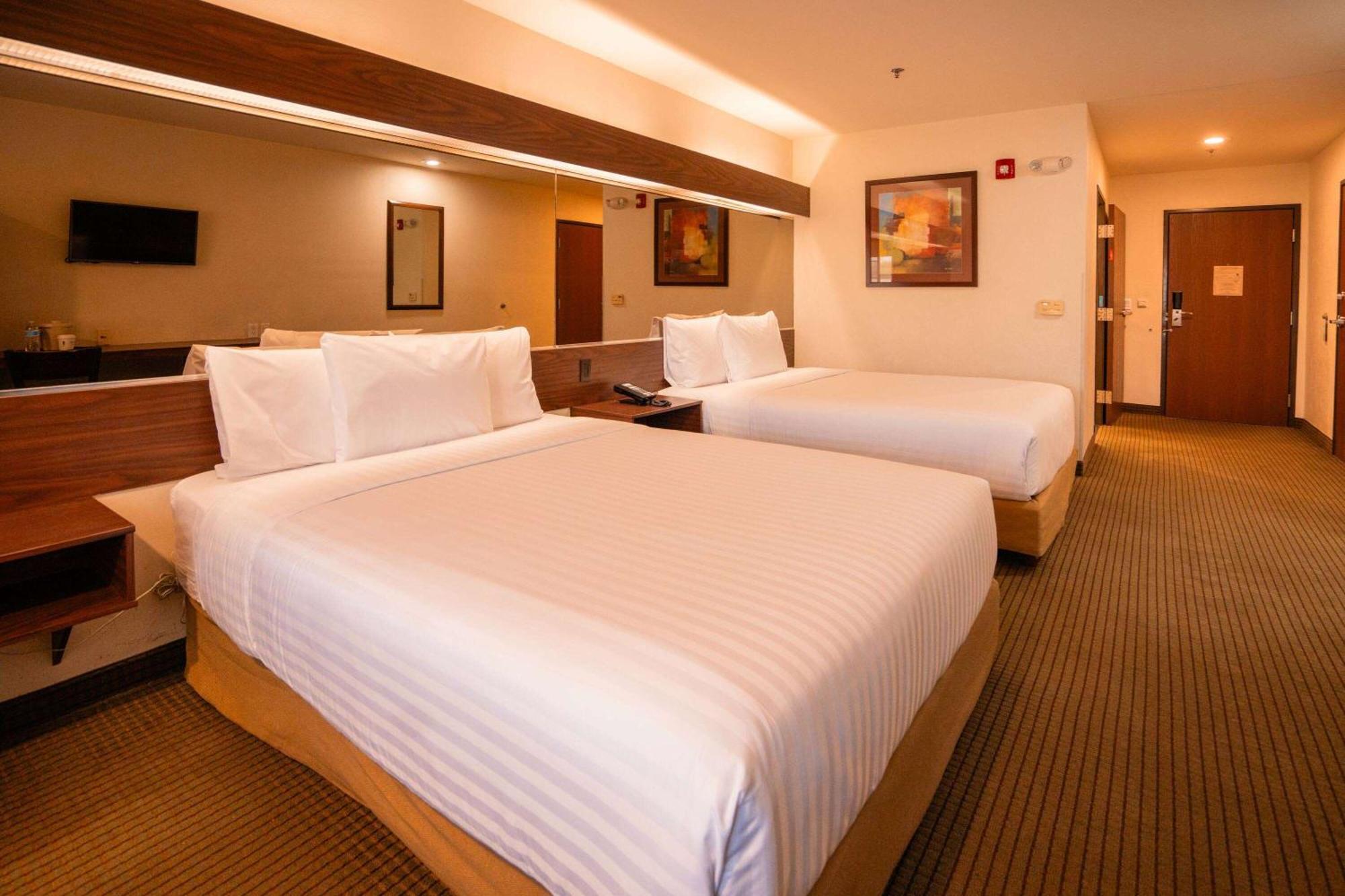 Microtel Inn And Suites By Wyndham Ciudad Juarez, Us Consulate Eksteriør billede