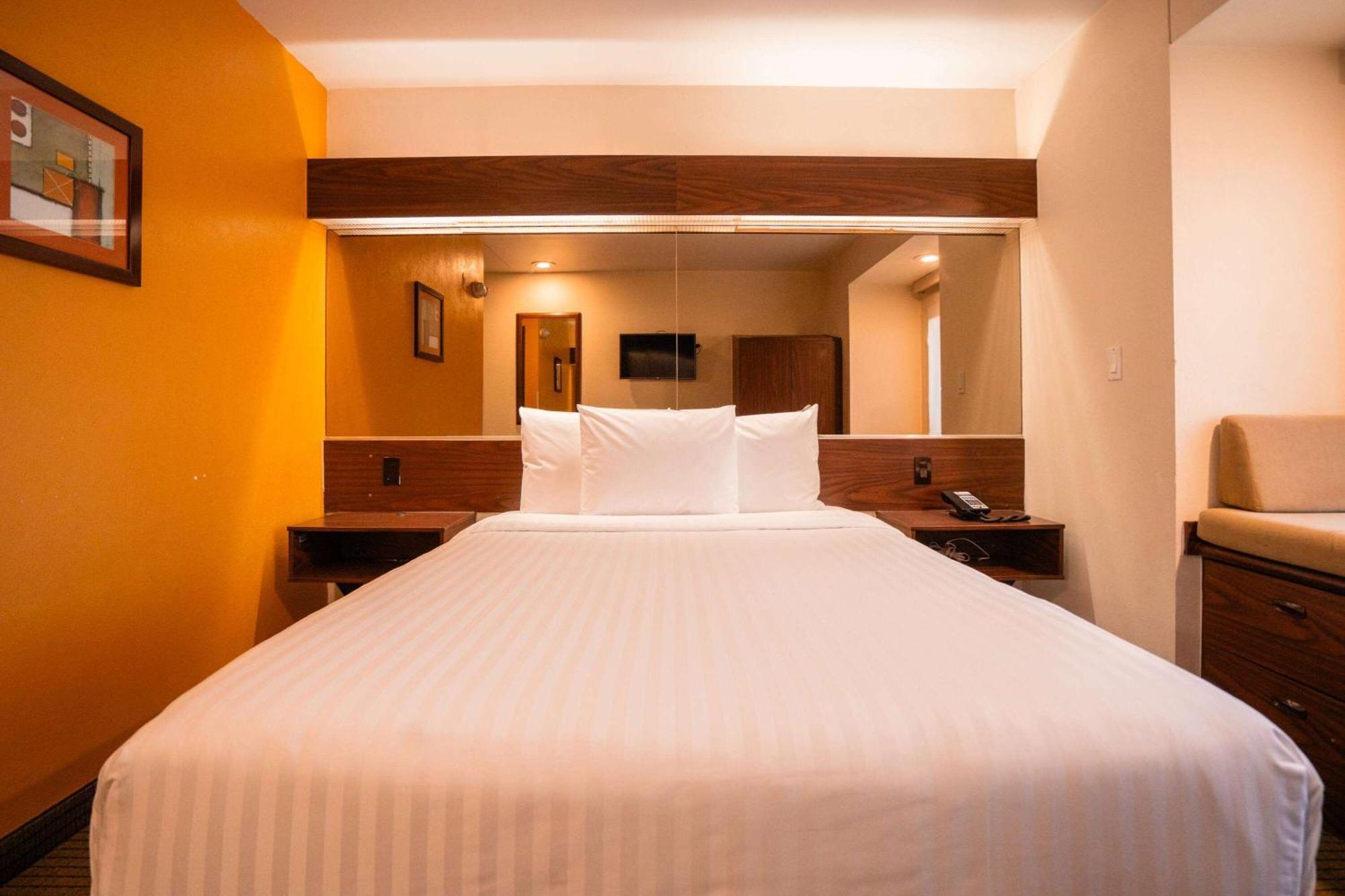 Microtel Inn And Suites By Wyndham Ciudad Juarez, Us Consulate Eksteriør billede