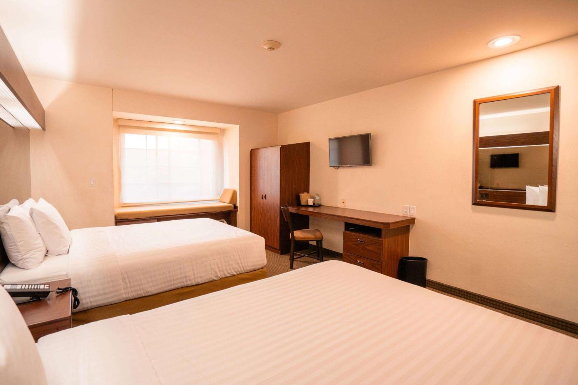 Microtel Inn And Suites By Wyndham Ciudad Juarez, Us Consulate Eksteriør billede