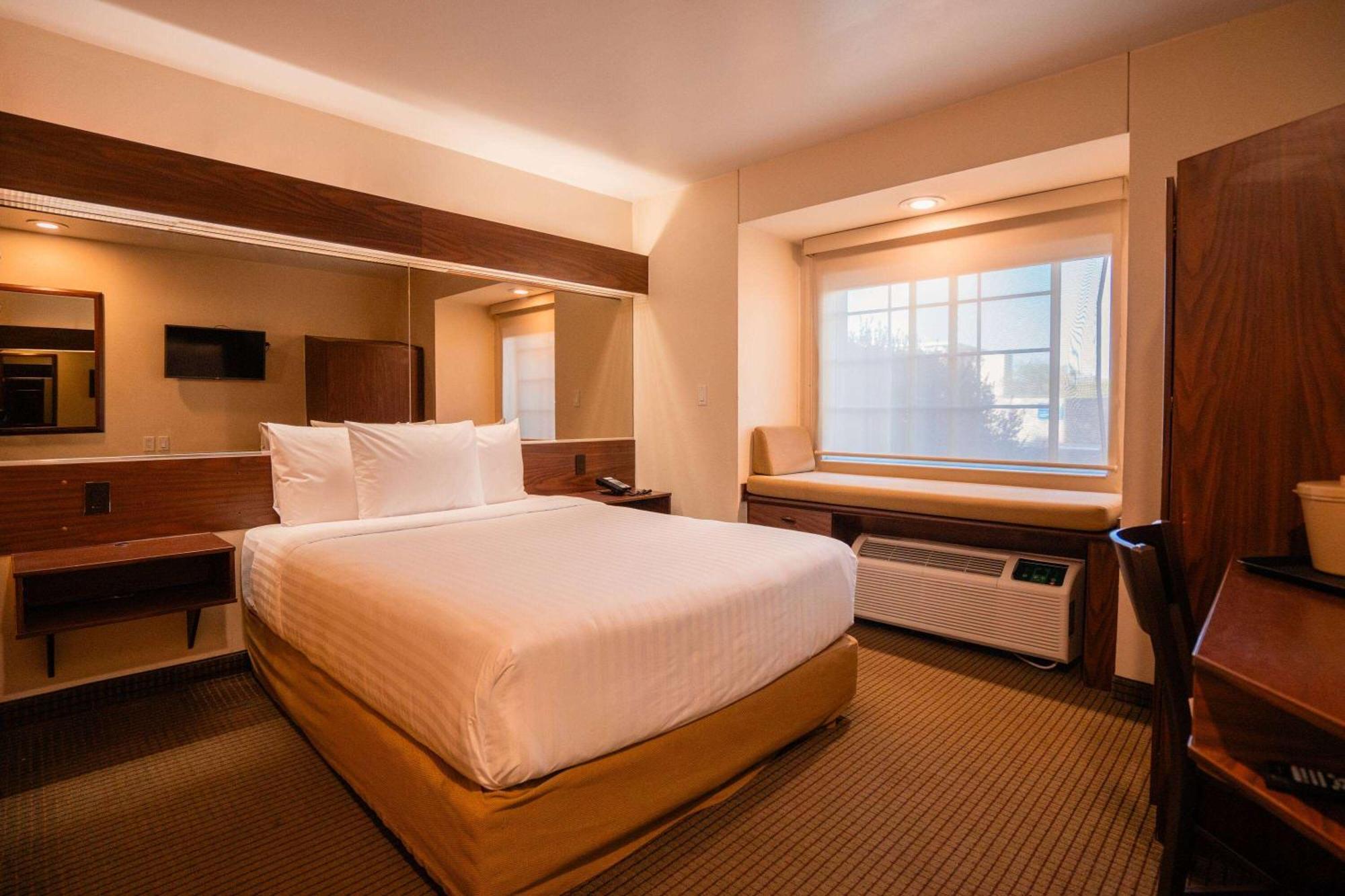 Microtel Inn And Suites By Wyndham Ciudad Juarez, Us Consulate Eksteriør billede